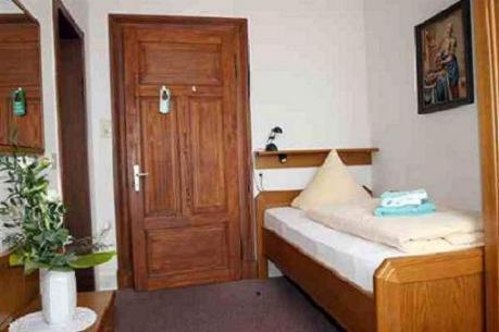 בורקום Hotel Rummeni מראה חיצוני תמונה