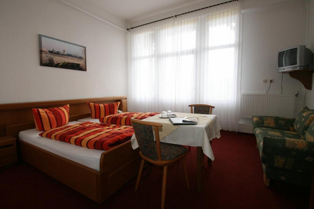 בורקום Hotel Rummeni מראה חיצוני תמונה